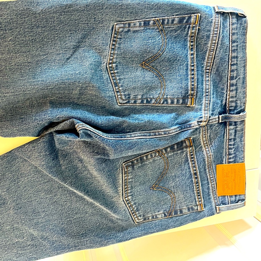 Women’s Levi wedgie jeans